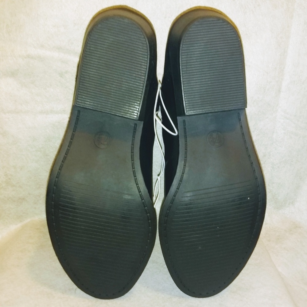 Women Nora V-Cut Ankle Booties Universal Thread - Picture 2 of 8